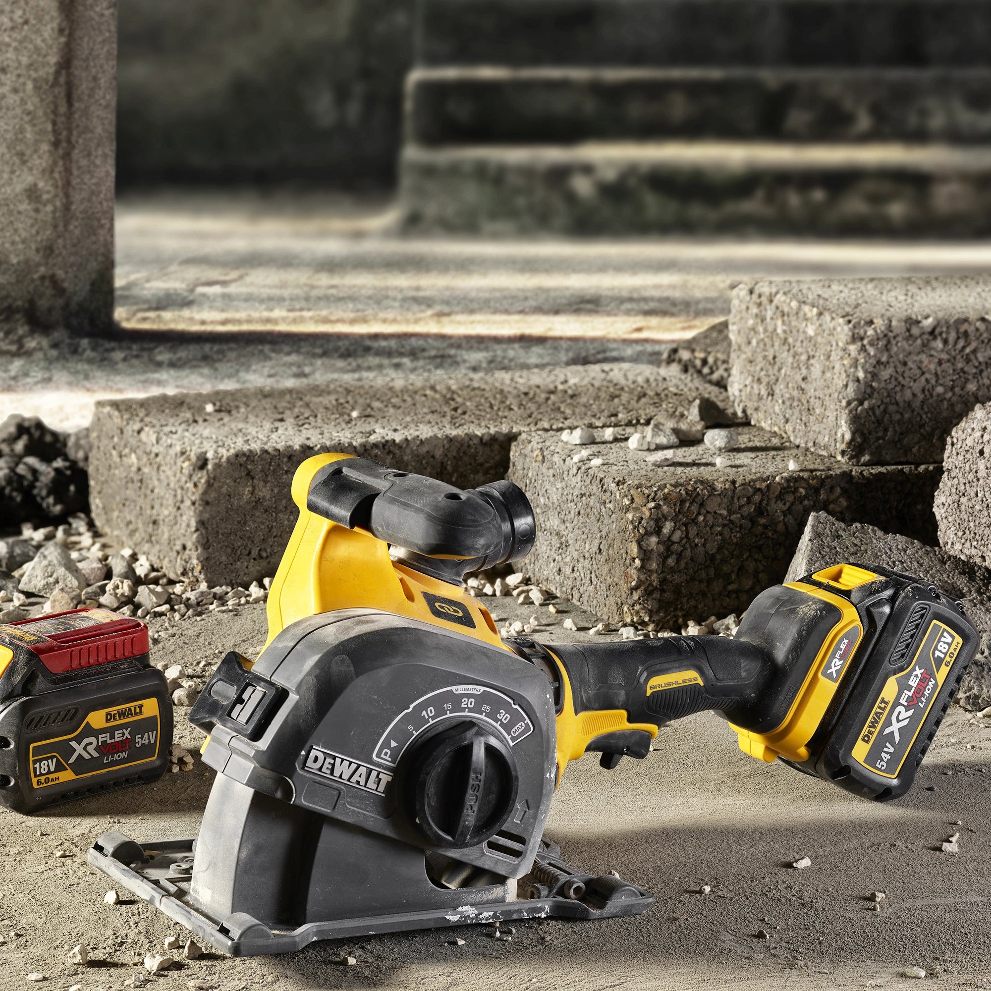 Scanalatrice Dewalt DCG200T2-QW 54V 6Ah